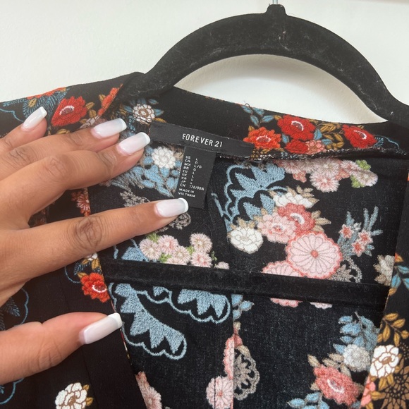 Forever21 Floral Short Sleeve Button Down Size L - Picture 2 of 7